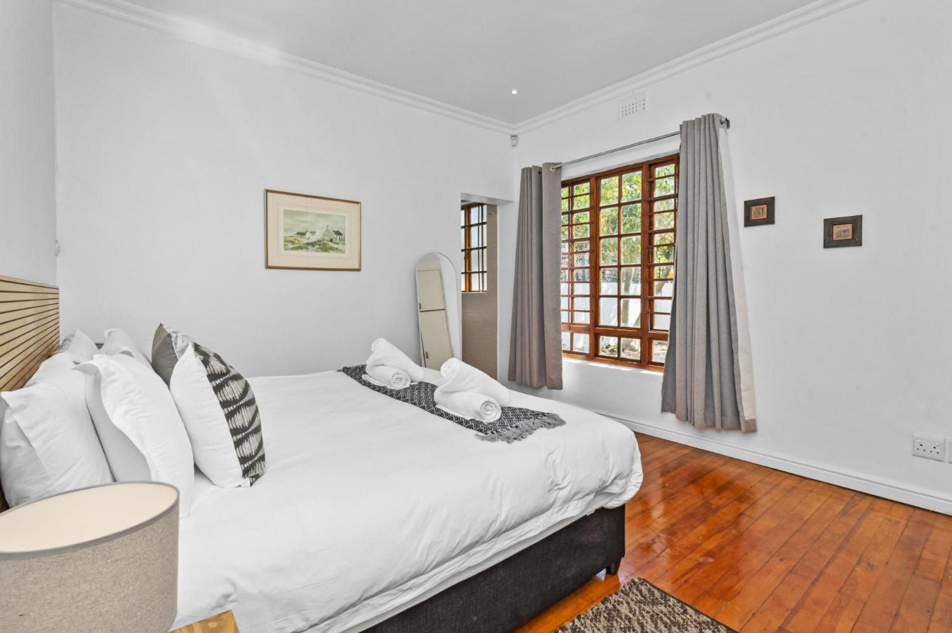 Holiday home Spacious Claremont With Pool Fireplace *