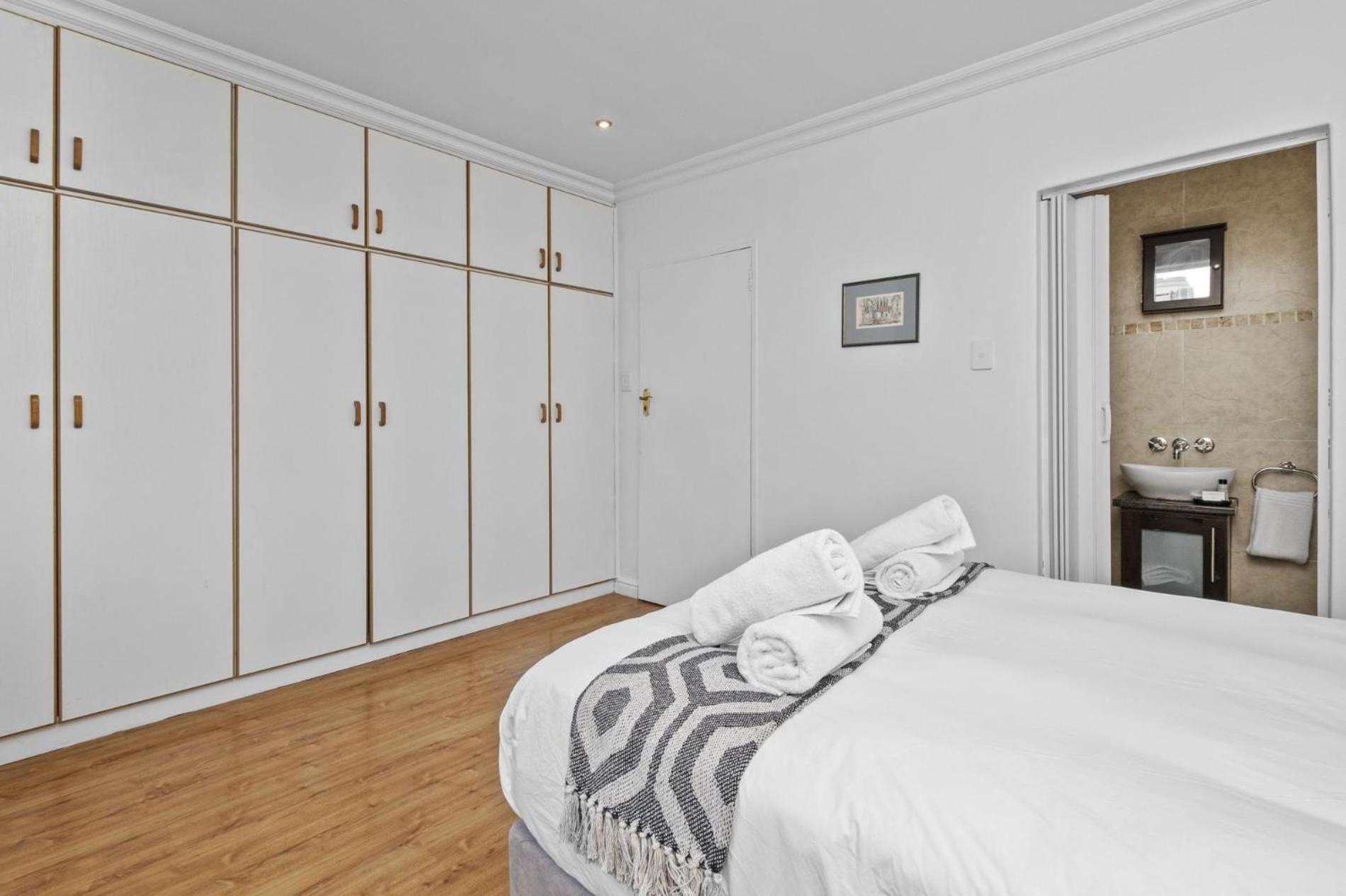 Spacious Claremont With Pool Fireplace * Cape Town