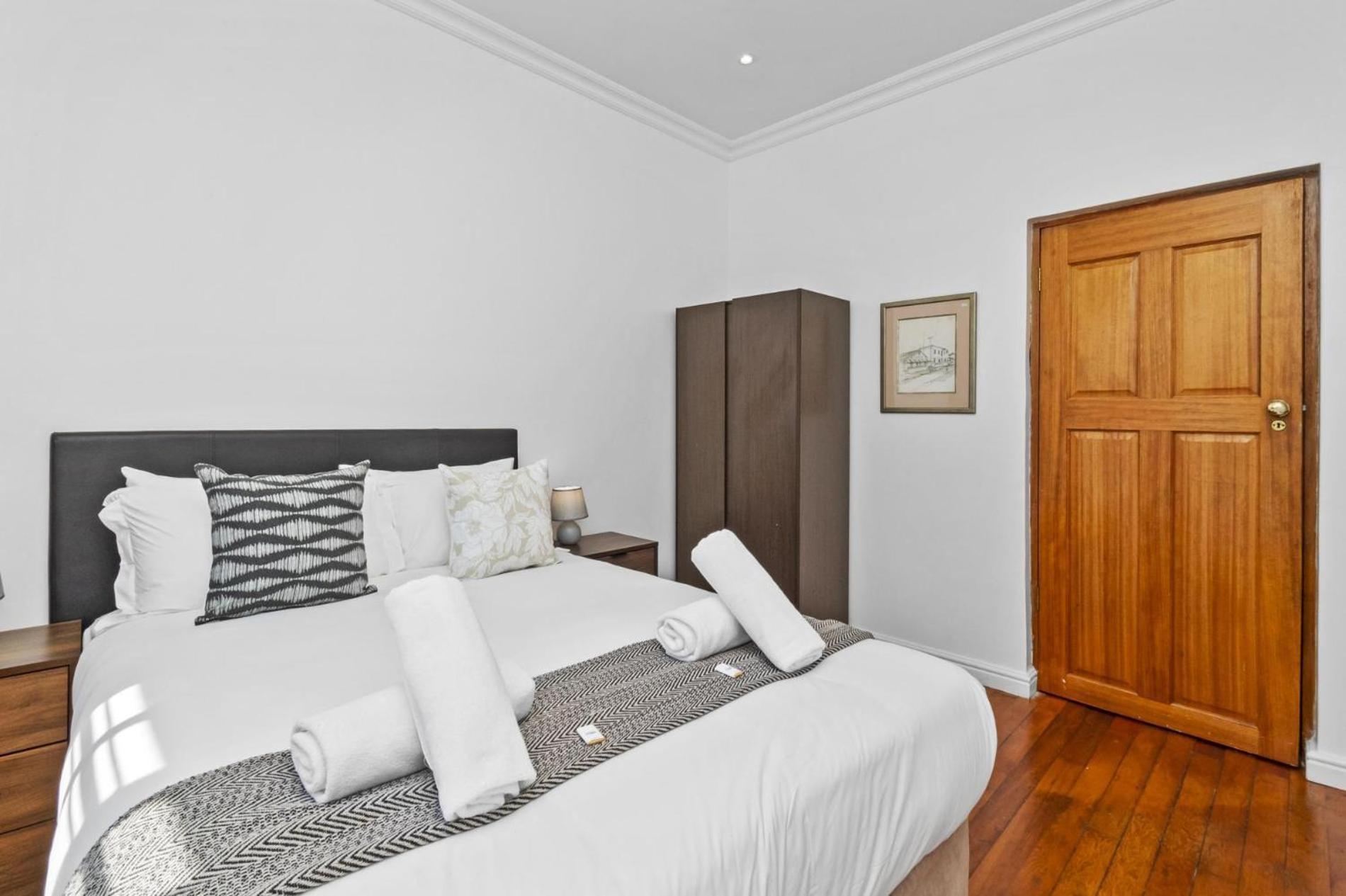 Holiday home Spacious Claremont With Pool Fireplace *