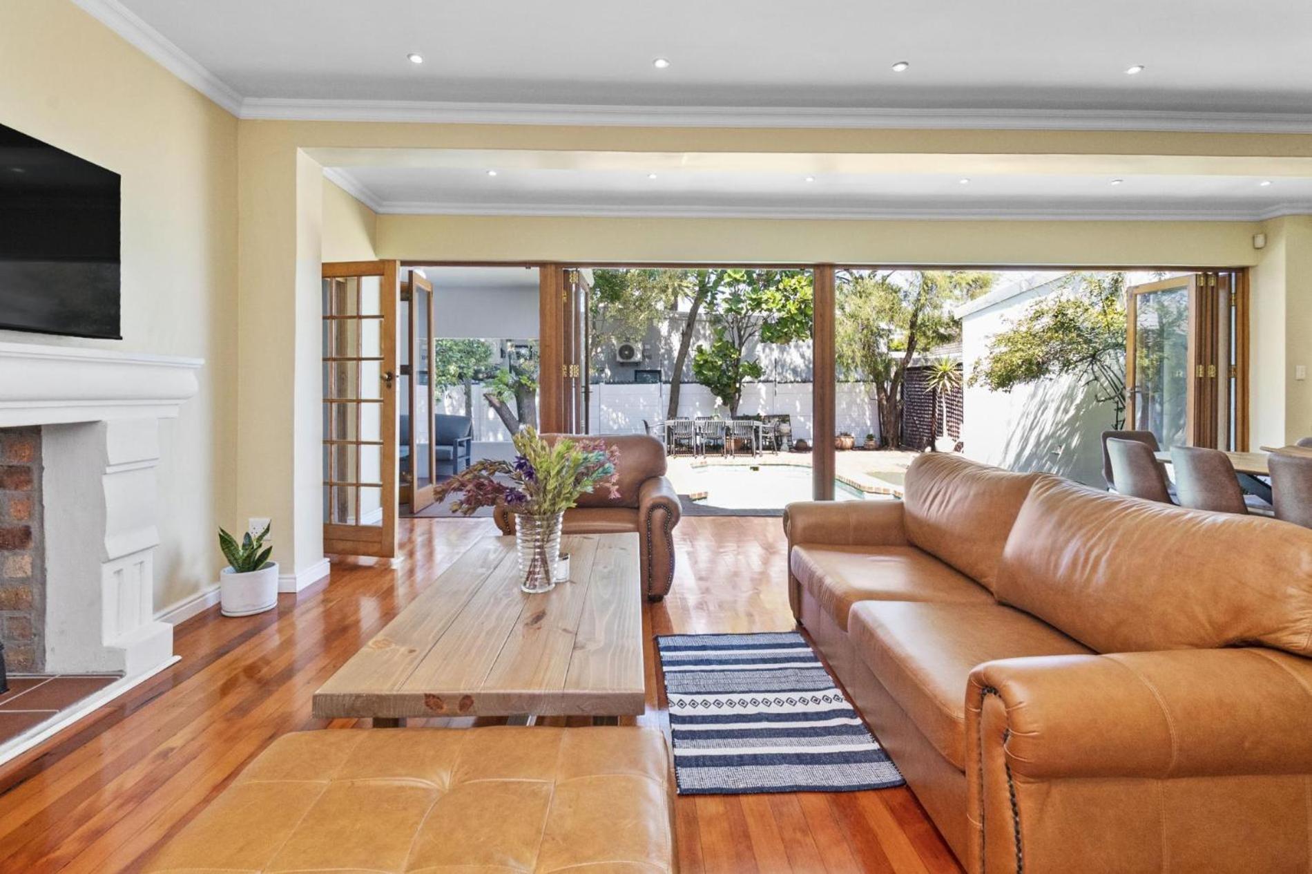 Spacious Claremont With Pool Fireplace * Cape Town