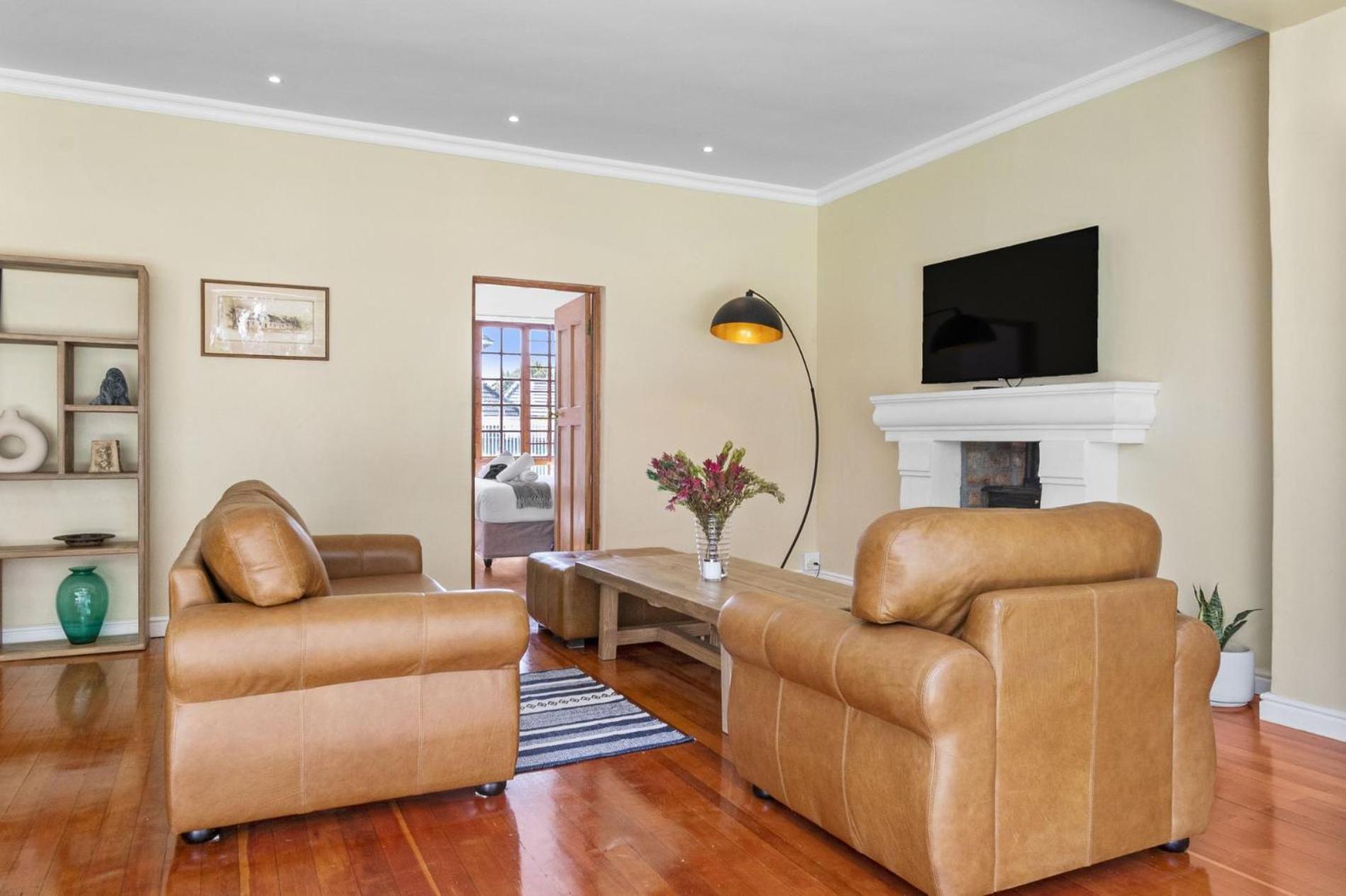 Spacious Claremont With Pool Fireplace Holiday home Cape Town