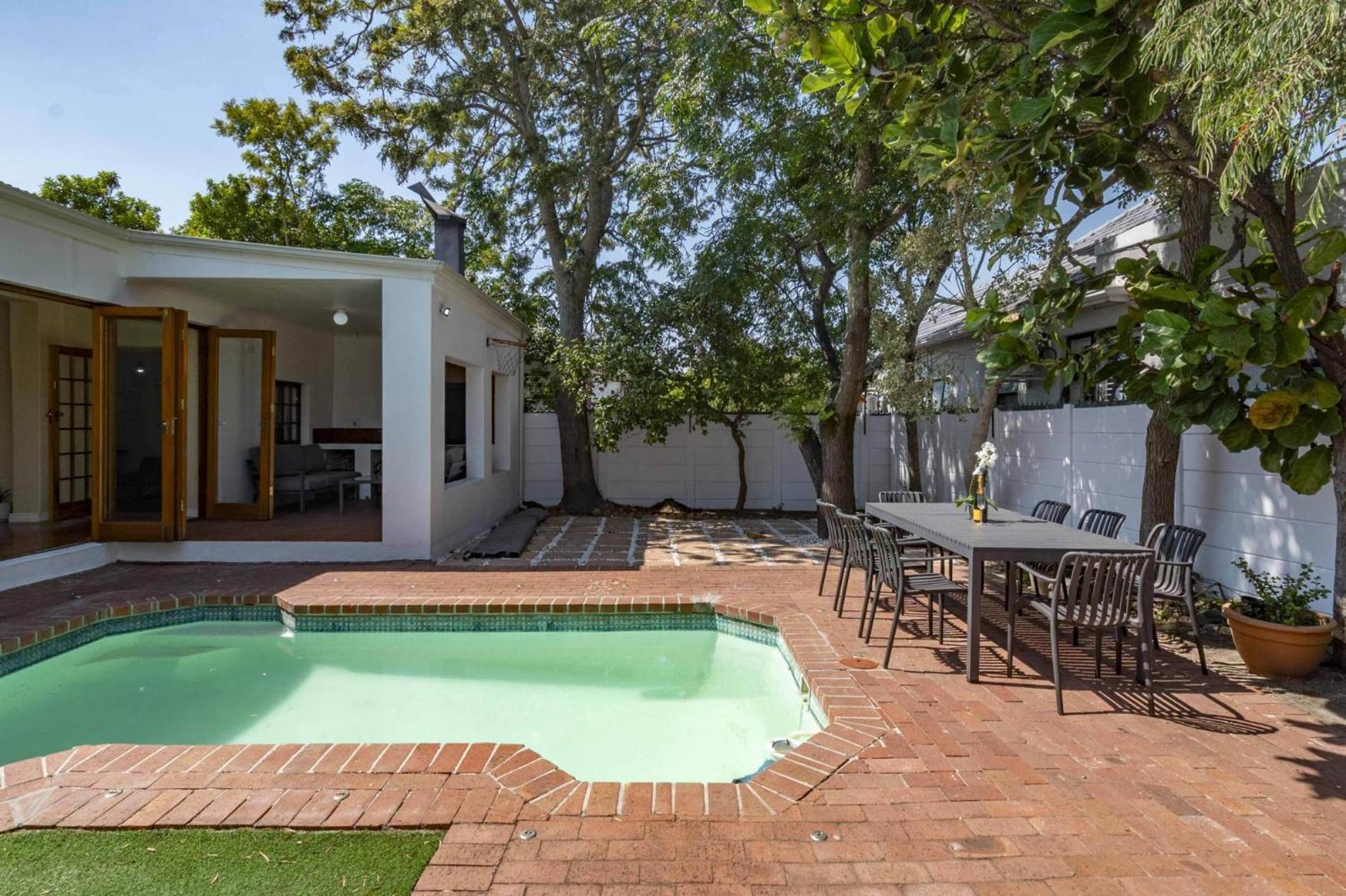 Holiday home Spacious Claremont With Pool Fireplace