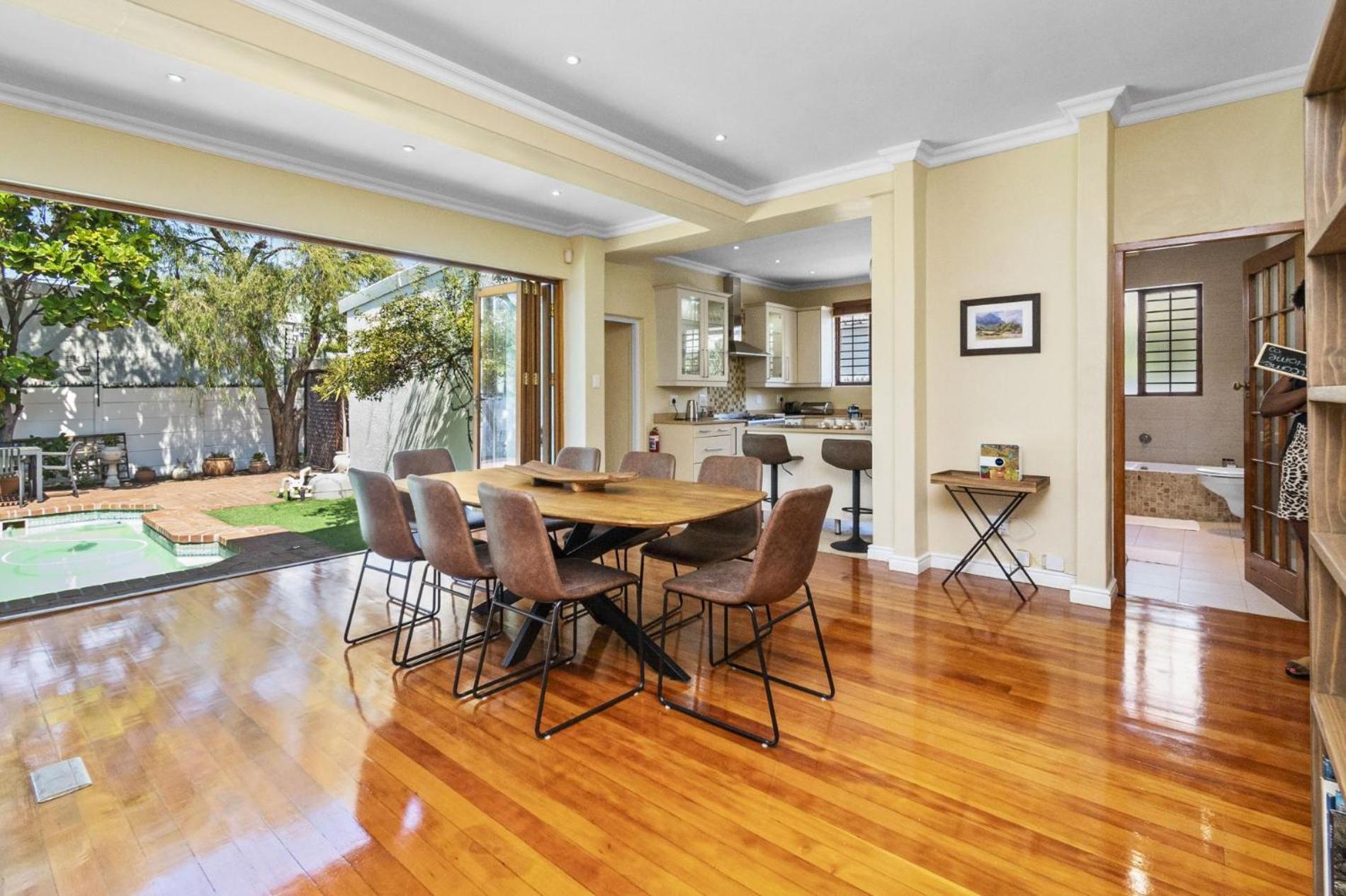 Spacious Claremont With Pool Fireplace *