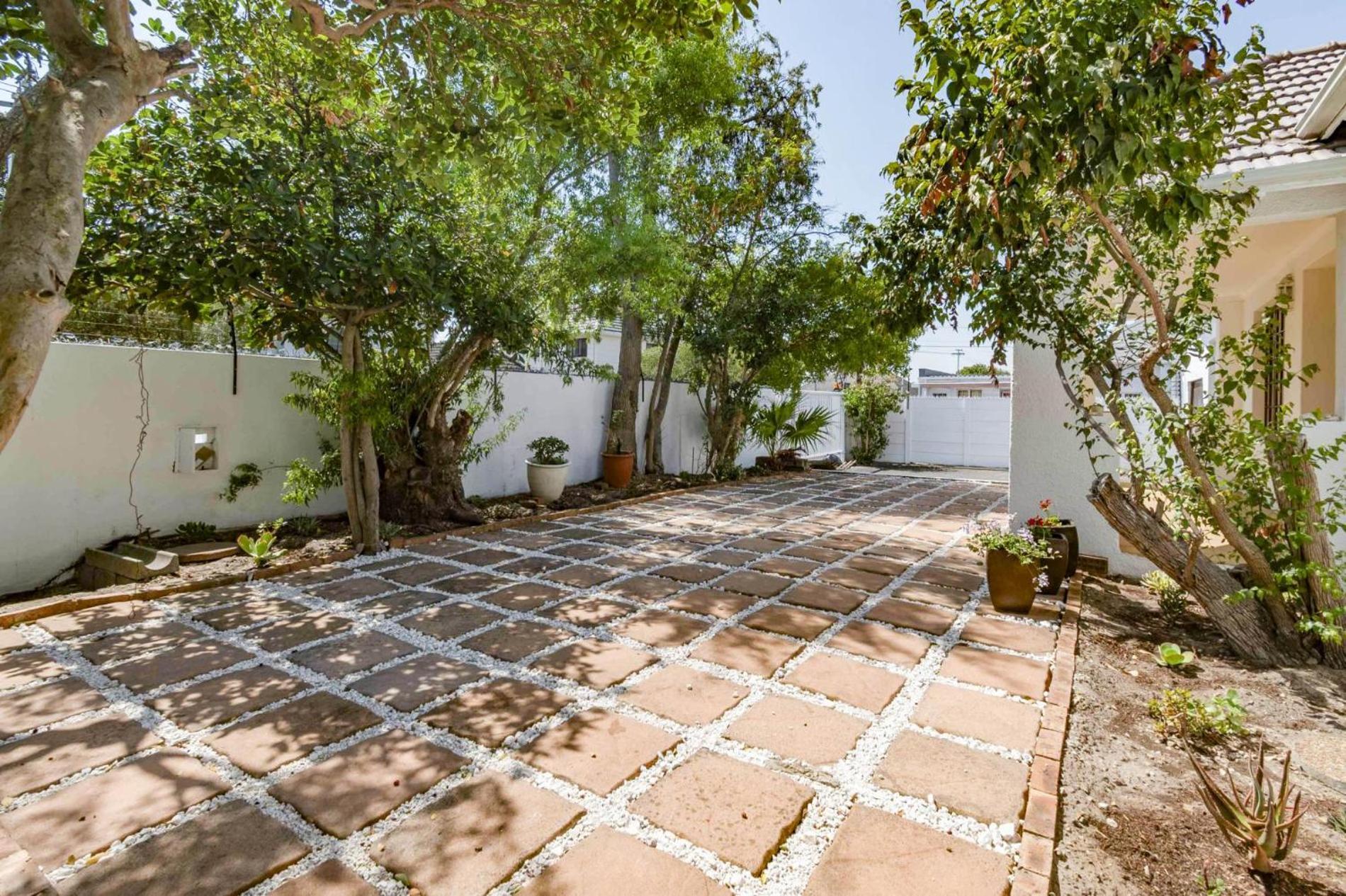 Holiday home Spacious Claremont With Pool Fireplace