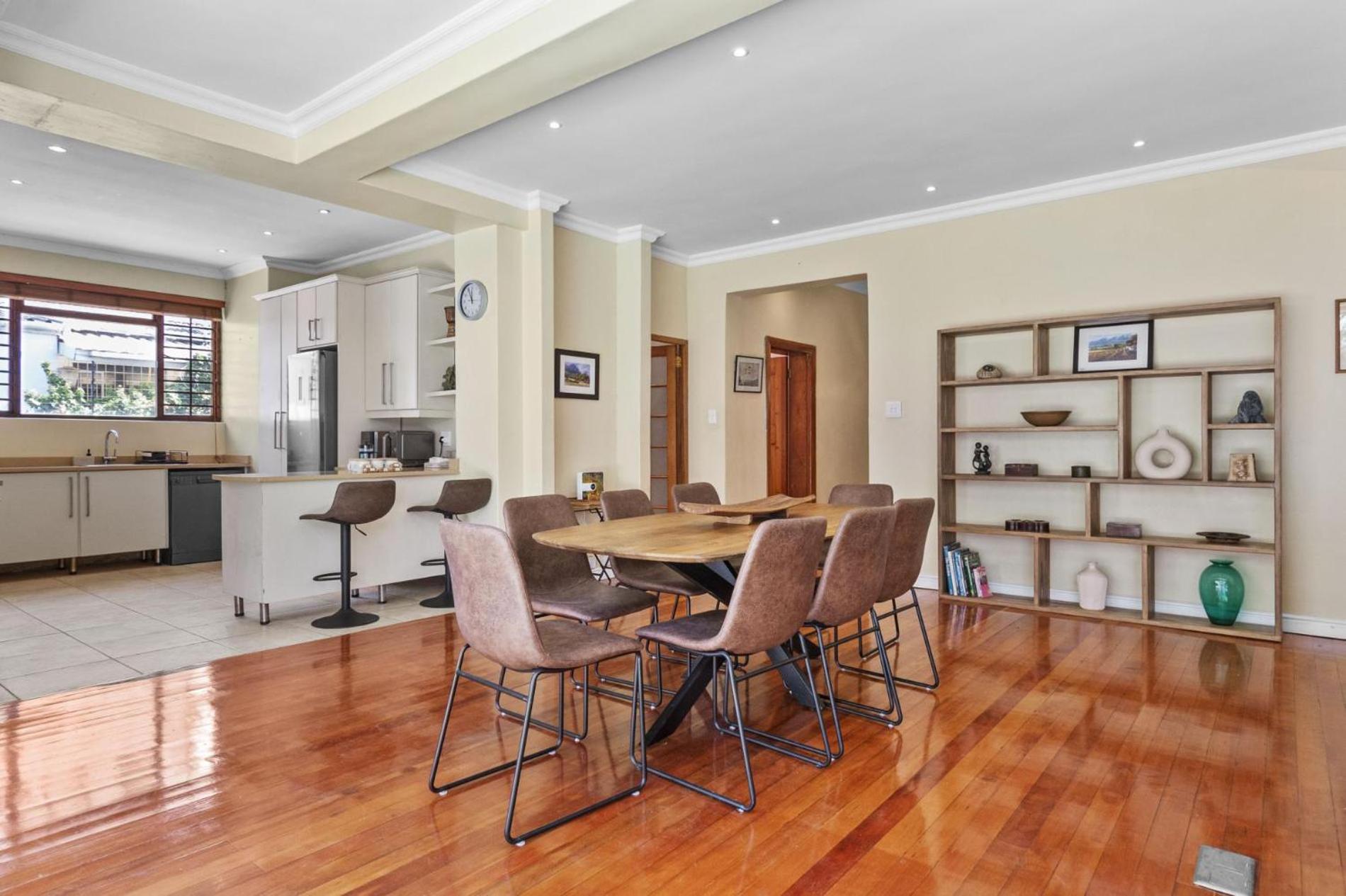 Spacious Claremont With Pool Fireplace Cape Town